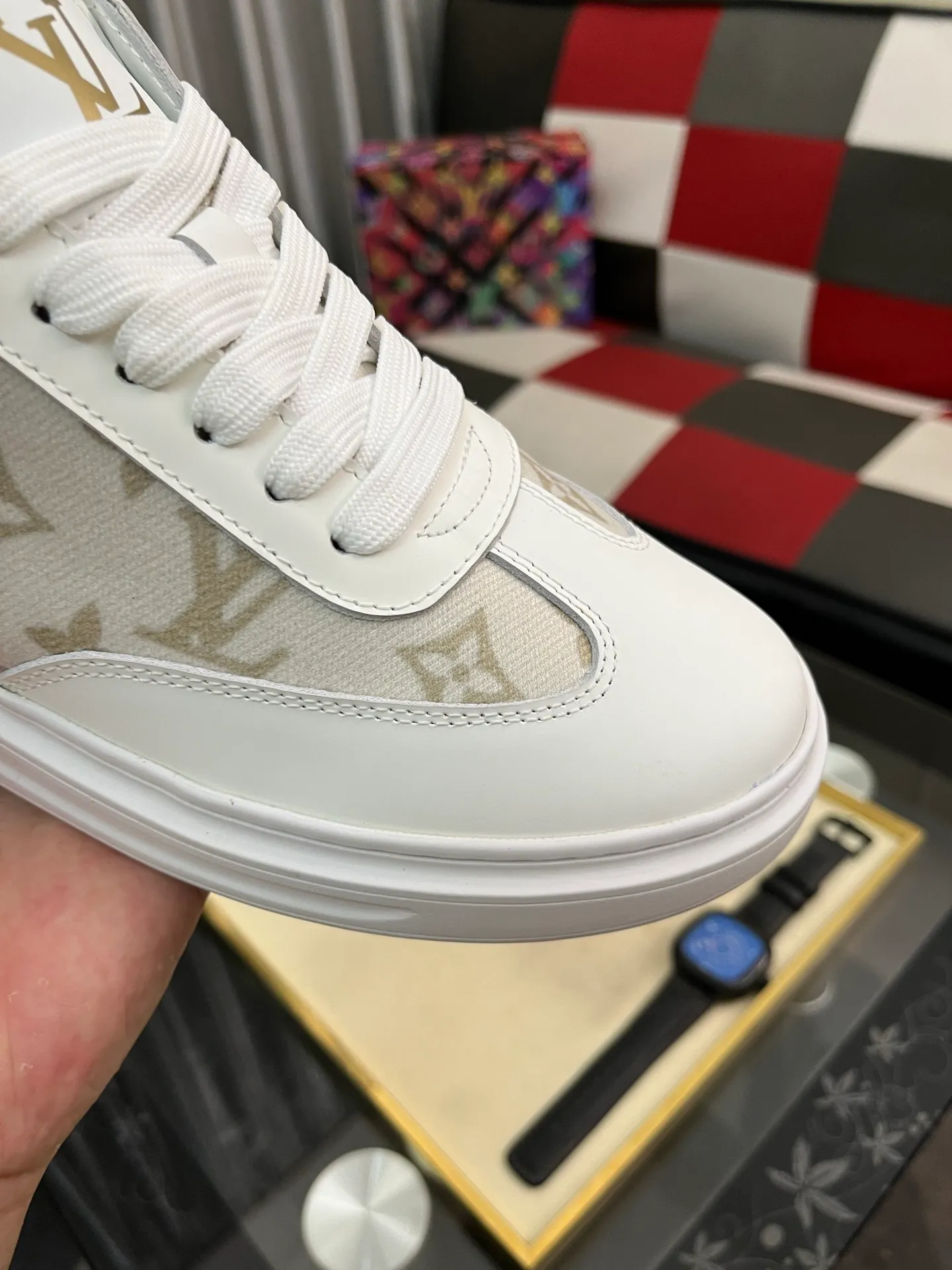 Men's shoes 💰540⌚️⌚️ Louis vuitton/LV Louis Vuitton 》Original quality.~ Unique modern style sneakers. 🏃A must-have casual shoe for trendy men😍😍 Original brand imported from Italy, imported original leather, sheep lining (refuses to discolor and grind feet) Sole: Original sole provided by the original factory, French lazy style design ⚠️Fit to the feet, original quality, super comfortable original sole. Code number: 38-445️⃣Colors available